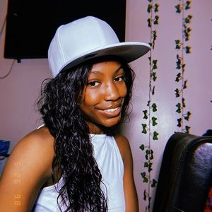 Meet your Posher, Teshea